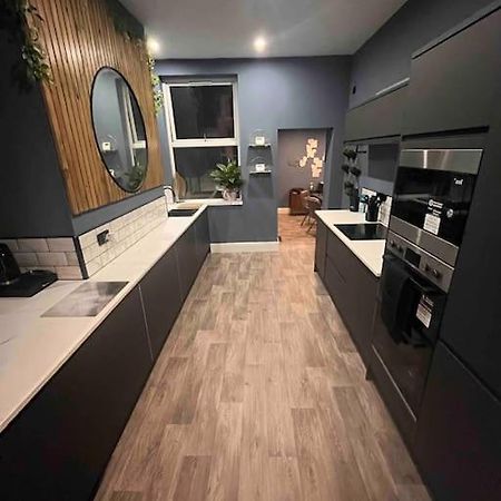 Modern 5 Bedroom Terraced Luxurious House โคลวินเบย์ ภายนอก รูปภาพ