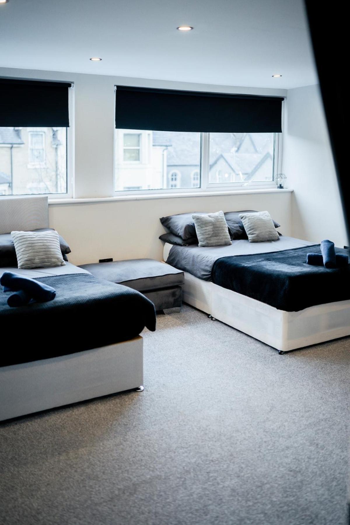 Modern 5 Bedroom Terraced Luxurious House โคลวินเบย์ ภายนอก รูปภาพ