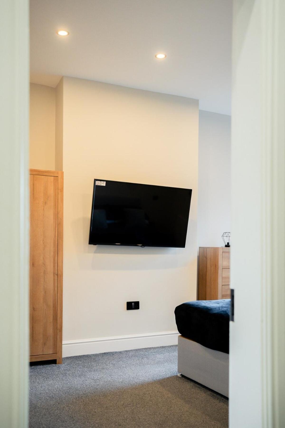 Modern 5 Bedroom Terraced Luxurious House โคลวินเบย์ ภายนอก รูปภาพ