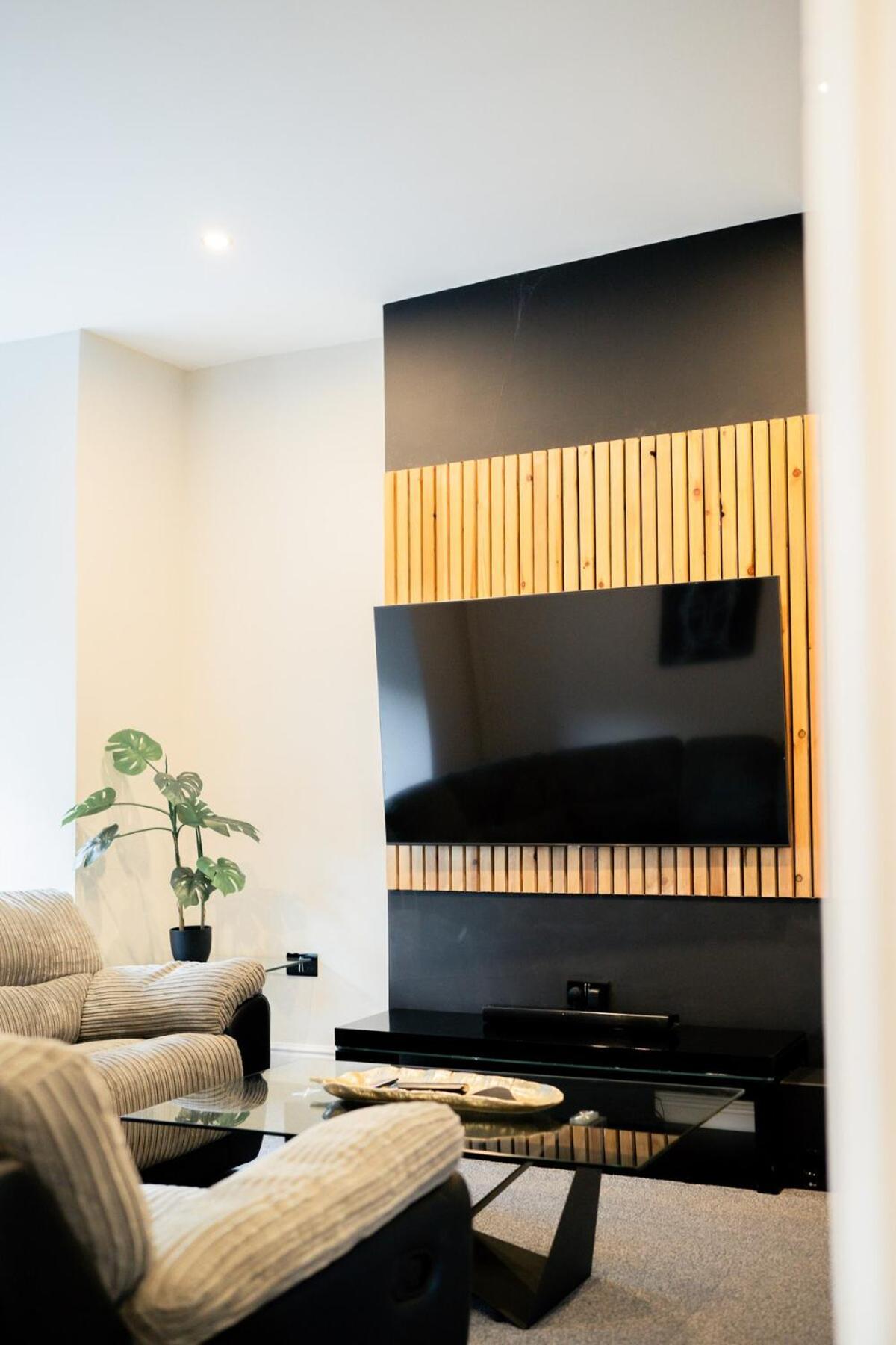 Modern 5 Bedroom Terraced Luxurious House โคลวินเบย์ ภายนอก รูปภาพ